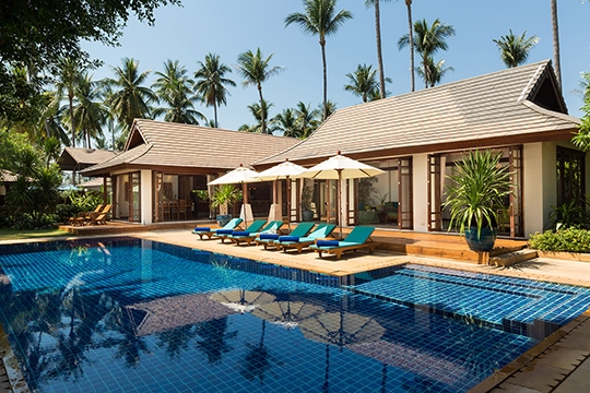 Tropical pool setting